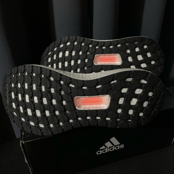 UltraBoost 19J size US 4 - Picture 3 of 4